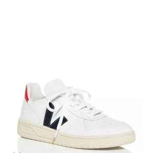 Veja V-10 women’s sneakers - tennis shoes- excellent condition, size 8